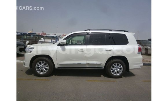 Acheter Import Voiture Toyota Land Cruiser Blanc à Import - Dubai, Malawi Acheter Import Voiture Toyota Land Cruiser Blanc à Import - Dubai, Malawi