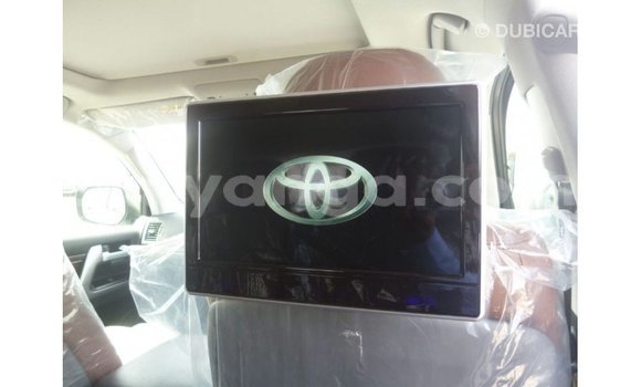Acheter Import Voiture Toyota Land Cruiser Blanc à Import - Dubai, Malawi Acheter Import Voiture Toyota Land Cruiser Blanc à Import - Dubai, Malawi