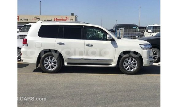 Nunua Imported Toyota Land Cruiser White Gari ndani ya Import - Dubai nchini Malawi Nunua Imported Toyota Land Cruiser White Gari ndani ya Import - Dubai nchini Malawi