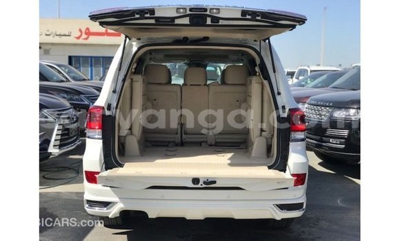 Nunua Imported Toyota Land Cruiser White Gari ndani ya Import - Dubai nchini Malawi Nunua Imported Toyota Land Cruiser White Gari ndani ya Import - Dubai nchini Malawi