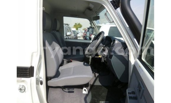 Buy Import Toyota Land Cruiser White Car in Import - Dubai in Malawi Buy Import Toyota Land Cruiser White Car in Import - Dubai in Malawi