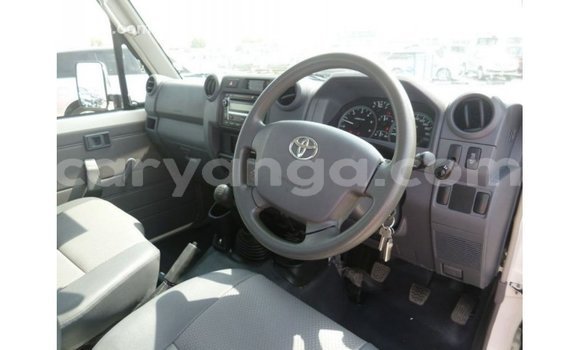 Acheter Import Voiture Toyota Land Cruiser Blanc à Import - Dubai, Malawi Acheter Import Voiture Toyota Land Cruiser Blanc à Import - Dubai, Malawi