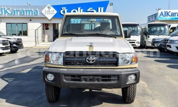Buy Import Toyota Land Cruiser Beige Car in Import - Dubai in Malawi Buy Import Toyota Land Cruiser Beige Car in Import - Dubai in Malawi