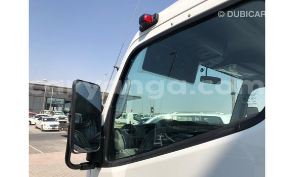 Nunua Imported Mitsubishi Canter White Gari ndani ya Import - Dubai nchini Malawi Nunua Imported Mitsubishi Canter White Gari ndani ya Import - Dubai nchini Malawi