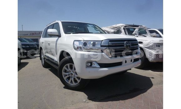 Acheter Import Voiture Toyota Land Cruiser Blanc à Import - Dubai, Malawi Acheter Import Voiture Toyota Land Cruiser Blanc à Import - Dubai, Malawi