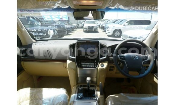 Acheter Import Voiture Toyota Land Cruiser Blanc à Import - Dubai, Malawi Acheter Import Voiture Toyota Land Cruiser Blanc à Import - Dubai, Malawi