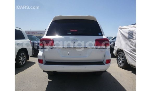 Acheter Import Voiture Toyota Land Cruiser Blanc à Import - Dubai, Malawi Acheter Import Voiture Toyota Land Cruiser Blanc à Import - Dubai, Malawi