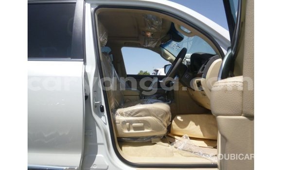 Acheter Import Voiture Toyota Land Cruiser Blanc à Import - Dubai, Malawi Acheter Import Voiture Toyota Land Cruiser Blanc à Import - Dubai, Malawi