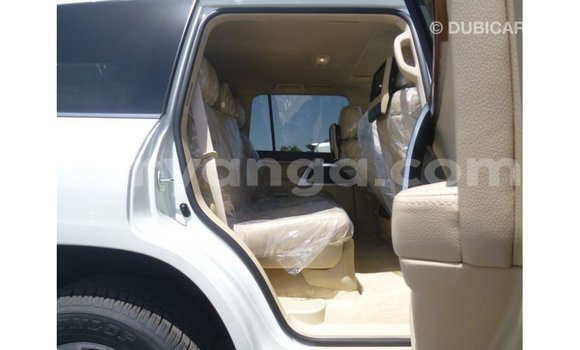 Acheter Import Voiture Toyota Land Cruiser Blanc à Import - Dubai, Malawi Acheter Import Voiture Toyota Land Cruiser Blanc à Import - Dubai, Malawi