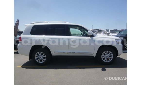 Acheter Import Voiture Toyota Land Cruiser Blanc à Import - Dubai, Malawi Acheter Import Voiture Toyota Land Cruiser Blanc à Import - Dubai, Malawi