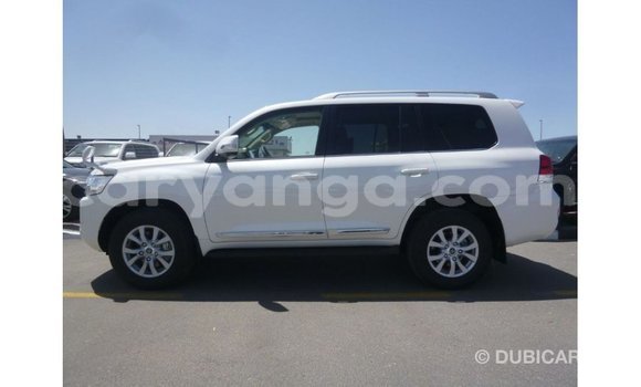 Acheter Import Voiture Toyota Land Cruiser Blanc à Import - Dubai, Malawi Acheter Import Voiture Toyota Land Cruiser Blanc à Import - Dubai, Malawi
