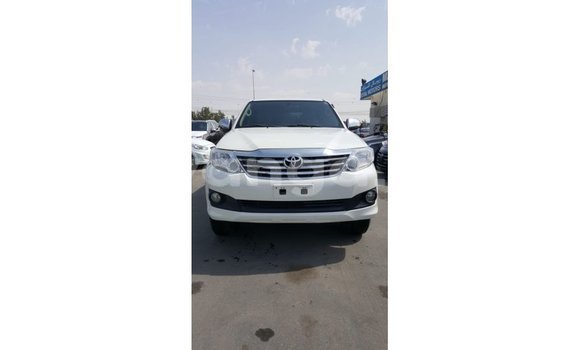 Nunua Imported Toyota Fortuner White Gari ndani ya Import - Dubai nchini Malawi Nunua Imported Toyota Fortuner White Gari ndani ya Import - Dubai nchini Malawi