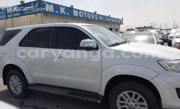 Nunua Imported Toyota Fortuner White Gari ndani ya Import - Dubai nchini Malawi Nunua Imported Toyota Fortuner White Gari ndani ya Import - Dubai nchini Malawi