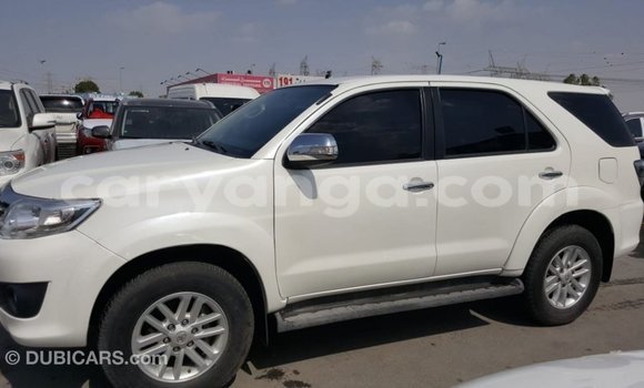 Nunua Imported Toyota Fortuner White Gari ndani ya Import - Dubai nchini Malawi Nunua Imported Toyota Fortuner White Gari ndani ya Import - Dubai nchini Malawi