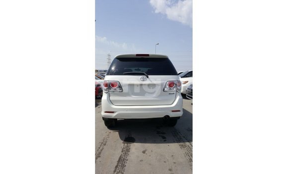 Nunua Imported Toyota Fortuner White Gari ndani ya Import - Dubai nchini Malawi Nunua Imported Toyota Fortuner White Gari ndani ya Import - Dubai nchini Malawi