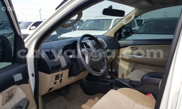 Nunua Imported Toyota Fortuner White Gari ndani ya Import - Dubai nchini Malawi Nunua Imported Toyota Fortuner White Gari ndani ya Import - Dubai nchini Malawi