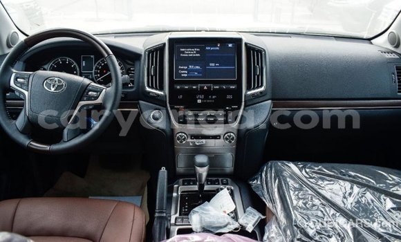 Acheter Import Voiture Toyota Land Cruiser Blanc à Import - Dubai, Malawi Acheter Import Voiture Toyota Land Cruiser Blanc à Import - Dubai, Malawi