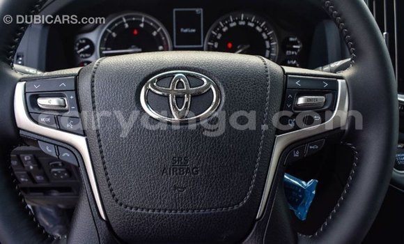 Acheter Import Voiture Toyota Land Cruiser Blanc à Import - Dubai, Malawi Acheter Import Voiture Toyota Land Cruiser Blanc à Import - Dubai, Malawi