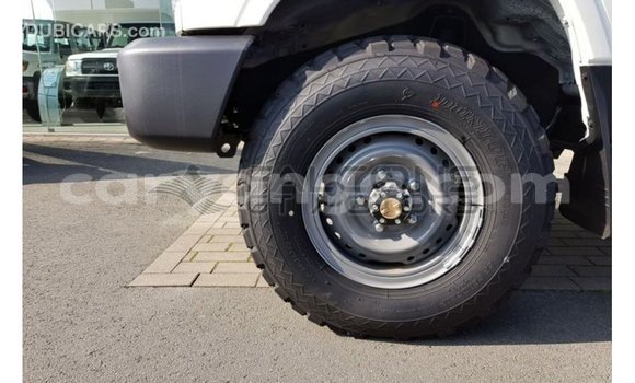 Buy Import Toyota Land Cruiser White Car in Import - Dubai in Malawi Buy Import Toyota Land Cruiser White Car in Import - Dubai in Malawi