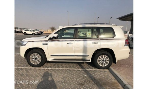 Buy Import Toyota Land Cruiser White Car in Import - Dubai in Malawi Buy Import Toyota Land Cruiser White Car in Import - Dubai in Malawi