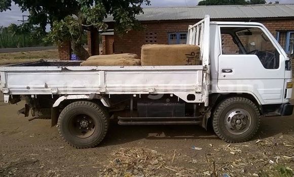Buy Used Toyota Hiace White Car in Nkhotakota in Malawi