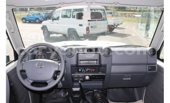 Acheter Import Voiture Toyota Land Cruiser Blanc à Import - Dubai, Malawi Acheter Import Voiture Toyota Land Cruiser Blanc à Import - Dubai, Malawi