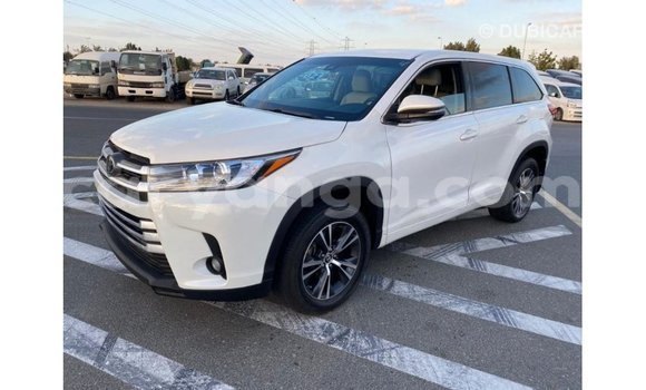 Nunua Imported Toyota Highlander White Gari ndani ya Import - Dubai nchini Malawi Nunua Imported Toyota Highlander White Gari ndani ya Import - Dubai nchini Malawi