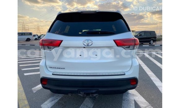 Nunua Imported Toyota Highlander White Gari ndani ya Import - Dubai nchini Malawi Nunua Imported Toyota Highlander White Gari ndani ya Import - Dubai nchini Malawi