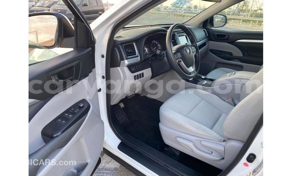 Nunua Imported Toyota Highlander White Gari ndani ya Import - Dubai nchini Malawi Nunua Imported Toyota Highlander White Gari ndani ya Import - Dubai nchini Malawi