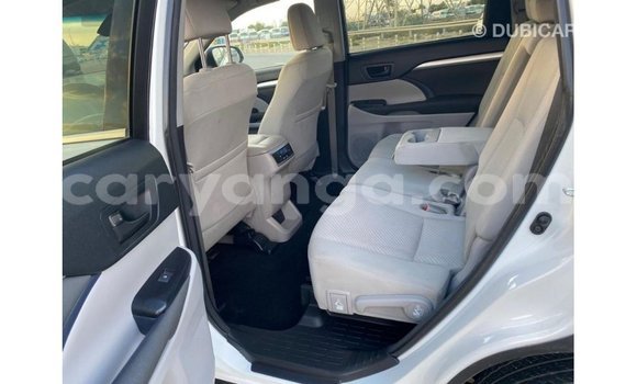 Nunua Imported Toyota Highlander White Gari ndani ya Import - Dubai nchini Malawi Nunua Imported Toyota Highlander White Gari ndani ya Import - Dubai nchini Malawi