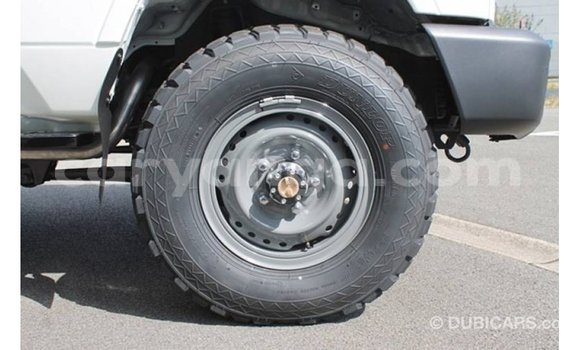 Acheter Import Voiture Toyota Land Cruiser Blanc à Import - Dubai, Malawi Acheter Import Voiture Toyota Land Cruiser Blanc à Import - Dubai, Malawi