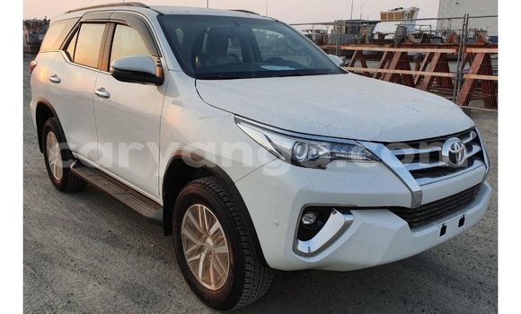 Acheter Import Voiture Toyota Fortuner Blanc à Import - Dubai, Malawi Acheter Import Voiture Toyota Fortuner Blanc à Import - Dubai, Malawi