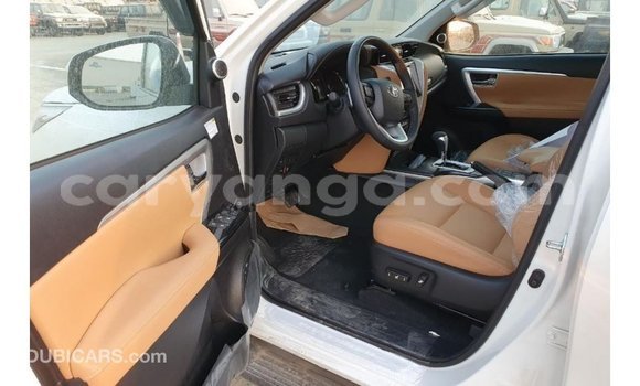 Acheter Import Voiture Toyota Fortuner Blanc à Import - Dubai, Malawi Acheter Import Voiture Toyota Fortuner Blanc à Import - Dubai, Malawi