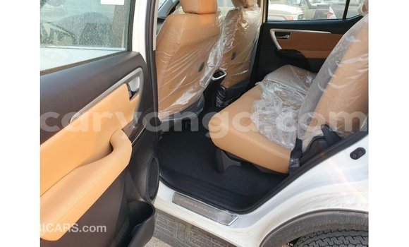 Acheter Import Voiture Toyota Fortuner Blanc à Import - Dubai, Malawi Acheter Import Voiture Toyota Fortuner Blanc à Import - Dubai, Malawi
