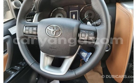 Acheter Import Voiture Toyota Fortuner Blanc à Import - Dubai, Malawi Acheter Import Voiture Toyota Fortuner Blanc à Import - Dubai, Malawi