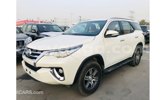 Nunua Imported Toyota Fortuner White Gari ndani ya Import - Dubai nchini Malawi Nunua Imported Toyota Fortuner White Gari ndani ya Import - Dubai nchini Malawi