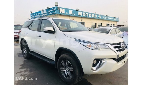 Nunua Imported Toyota Fortuner White Gari ndani ya Import - Dubai nchini Malawi Nunua Imported Toyota Fortuner White Gari ndani ya Import - Dubai nchini Malawi