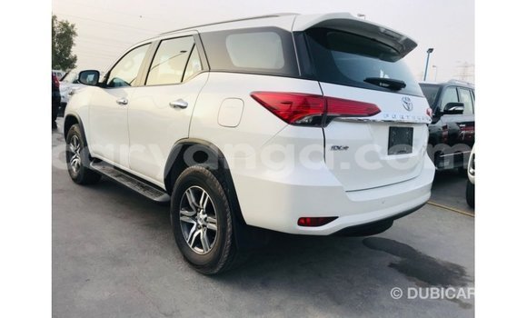 Nunua Imported Toyota Fortuner White Gari ndani ya Import - Dubai nchini Malawi Nunua Imported Toyota Fortuner White Gari ndani ya Import - Dubai nchini Malawi