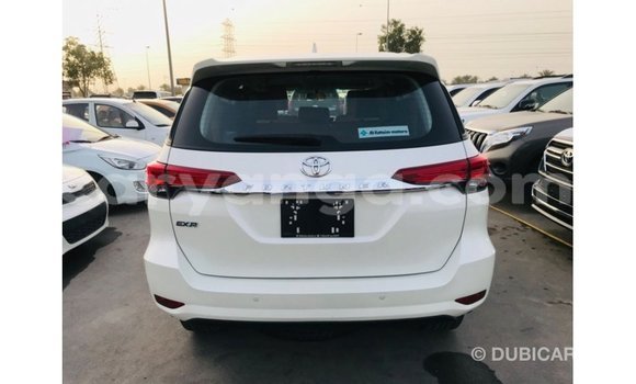 Nunua Imported Toyota Fortuner White Gari ndani ya Import - Dubai nchini Malawi Nunua Imported Toyota Fortuner White Gari ndani ya Import - Dubai nchini Malawi