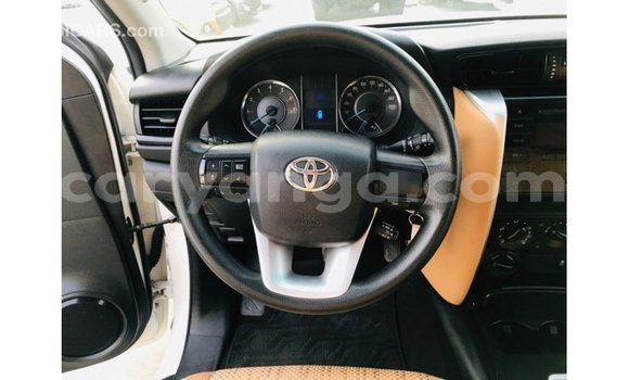 Nunua Imported Toyota Fortuner White Gari ndani ya Import - Dubai nchini Malawi Nunua Imported Toyota Fortuner White Gari ndani ya Import - Dubai nchini Malawi