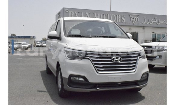 Buy Import Hyundai Chorus White Truck in Import - Dubai in Malawi
