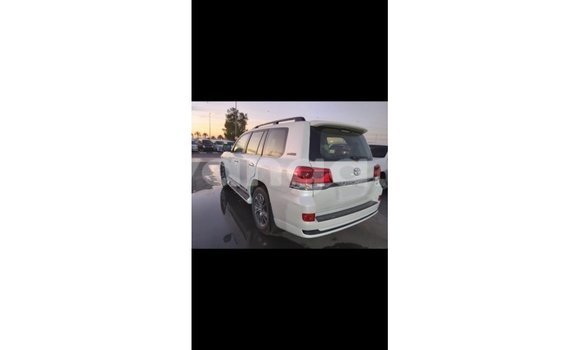 Buy Import Toyota Land Cruiser White Car in Import - Dubai in Malawi Buy Import Toyota Land Cruiser White Car in Import - Dubai in Malawi