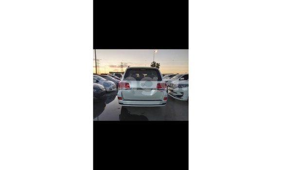 Buy Import Toyota Land Cruiser White Car in Import - Dubai in Malawi Buy Import Toyota Land Cruiser White Car in Import - Dubai in Malawi