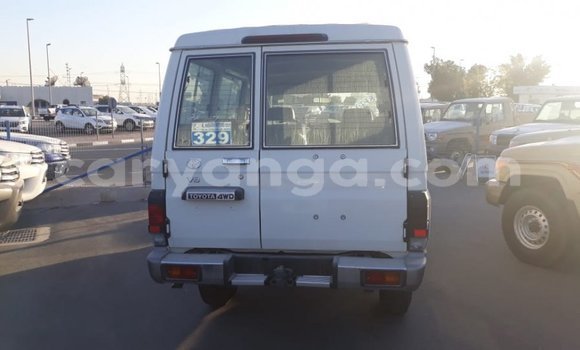Buy Import Toyota Land Cruiser White Car in Import - Dubai in Malawi Buy Import Toyota Land Cruiser White Car in Import - Dubai in Malawi