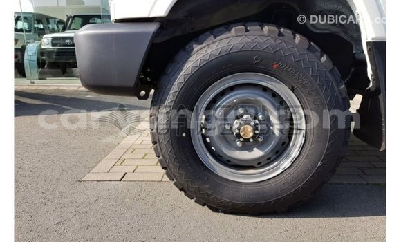 Buy Import Toyota Land Cruiser White Car in Import - Dubai in Malawi Buy Import Toyota Land Cruiser White Car in Import - Dubai in Malawi
