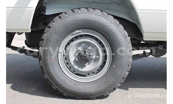 Acheter Import Voiture Toyota Land Cruiser Blanc à Import - Dubai, Malawi Acheter Import Voiture Toyota Land Cruiser Blanc à Import - Dubai, Malawi