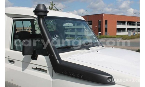 Acheter Import Voiture Toyota Land Cruiser Blanc à Import - Dubai, Malawi Acheter Import Voiture Toyota Land Cruiser Blanc à Import - Dubai, Malawi