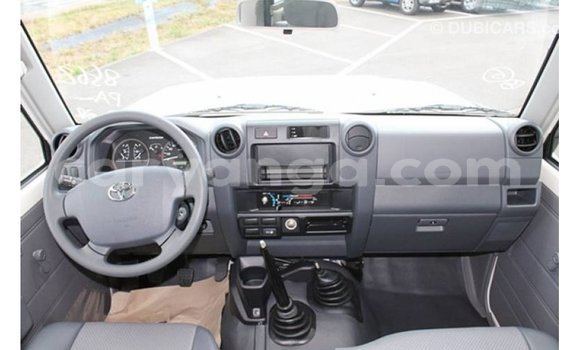 Acheter Import Voiture Toyota Land Cruiser Blanc à Import - Dubai, Malawi Acheter Import Voiture Toyota Land Cruiser Blanc à Import - Dubai, Malawi