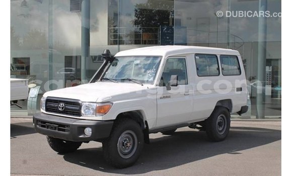 Acheter Import Voiture Toyota Land Cruiser Blanc à Import - Dubai, Malawi Acheter Import Voiture Toyota Land Cruiser Blanc à Import - Dubai, Malawi