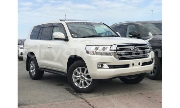 Acheter Import Voiture Toyota Land Cruiser Blanc à Import - Dubai, Malawi Acheter Import Voiture Toyota Land Cruiser Blanc à Import - Dubai, Malawi